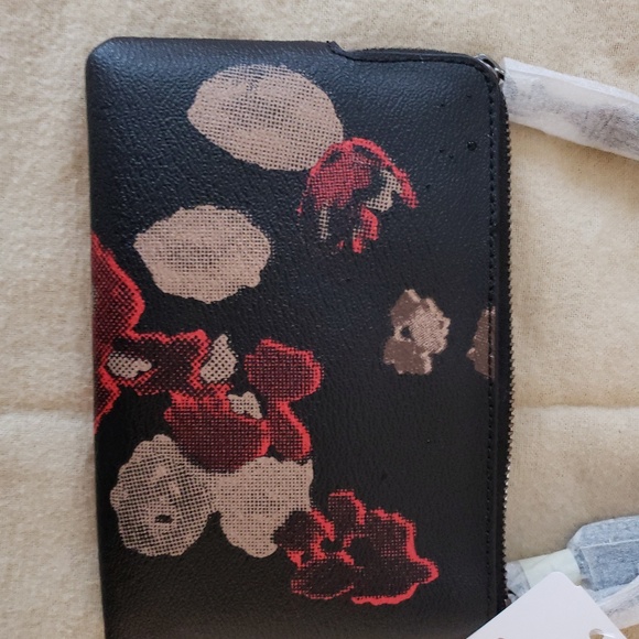 NWT Coach wristlet - Picture 2 of 5